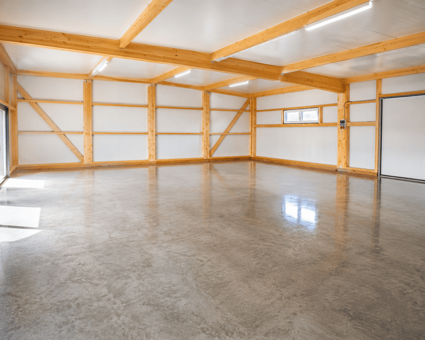 Garage mit robustem Industrieboden aus Epoxidharz.
