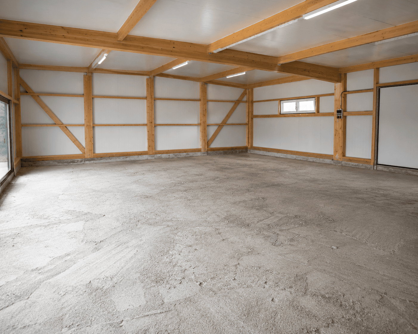 Garage mit robustem Industrieboden aus Epoxidharz.